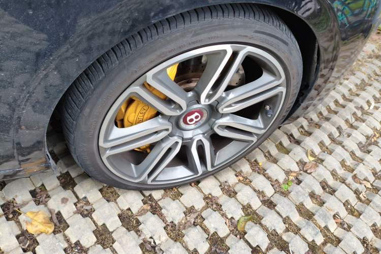 Used Bentley Flying Spur 2013 6.0T W12 Luxury Edition Right Front Wheel Hub