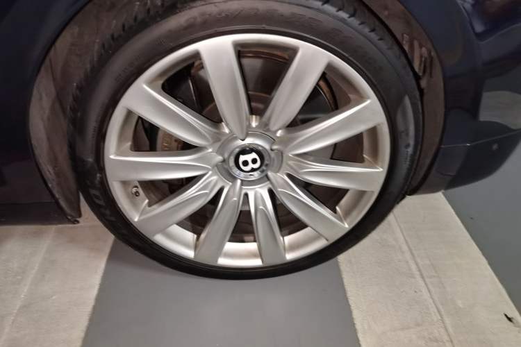 Used Bentley Flying Spur 2013 6.0T W12 Luxury Edition Right Front Wheel Hub