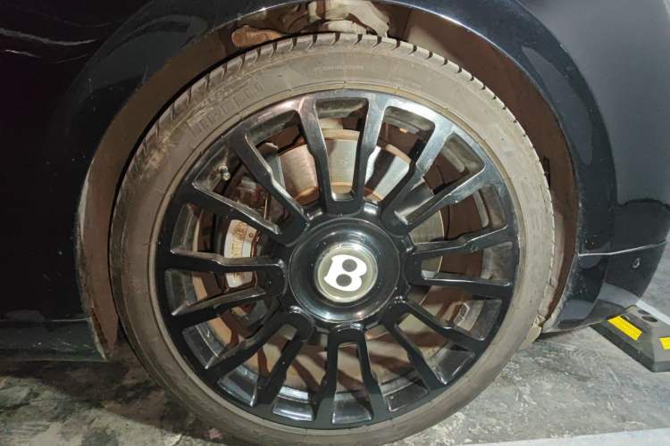 Used Bentley Flying Spur 2014 4.0T V8 Prestige Edition Right Front Wheel Hub