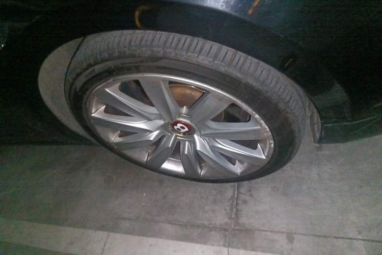 Used Bentley Flying Spur 2014 4.0T V8 Prestige Edition Right Front Wheel Hub