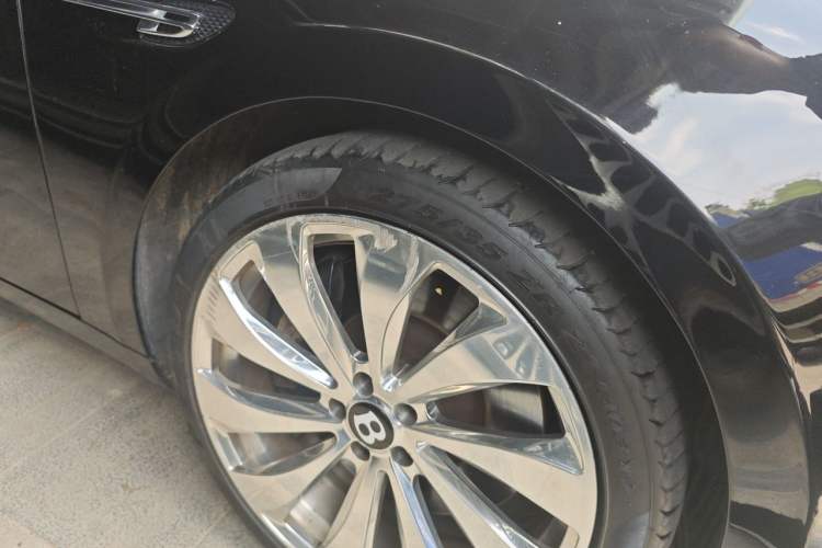 Used Bentley Flying Spur  Right Front Wheel Hub