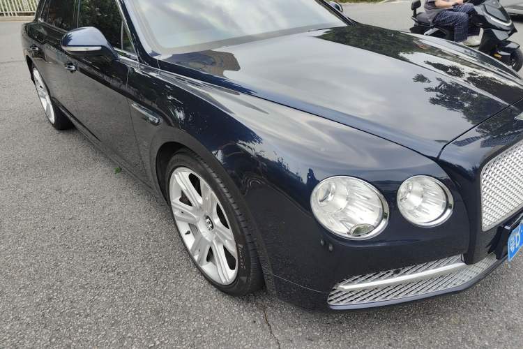 Used Bentley Flying Spur 2014 4.0T V8 Standard Edition Right Front Headlight