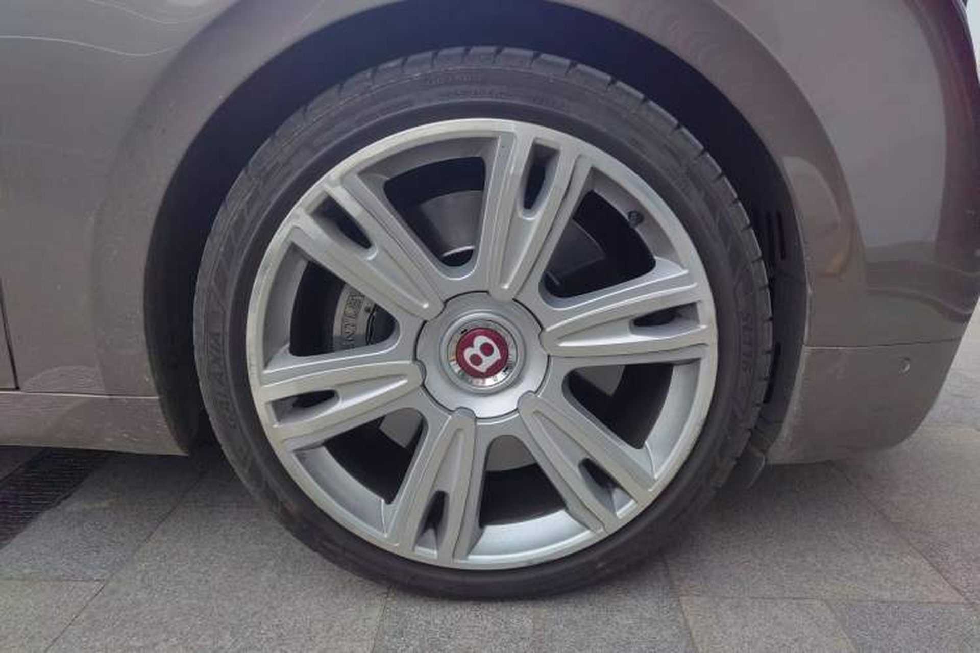 Used Bentley Flying Spur 2014 4.0T V8 Prestige Edition Right Front Wheel Hub