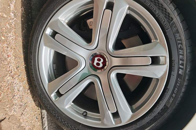 Used Bentley Flying Spur 2014 4.0T V8 Standard Edition Right Front Wheel Hub