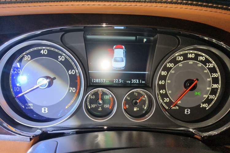 Used Bentley Flying Spur 2015 4.0T V8 Luxury Edition Odometer Close Up
