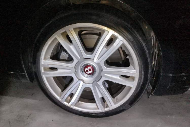 Used Bentley Flying Spur 2015 4.0T V8 Luxury Edition Right Front Wheel Hub