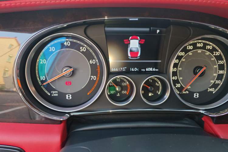 Used Bentley Flying Spur 2015 4.0T V8 Standard Edition Odometer Close Up