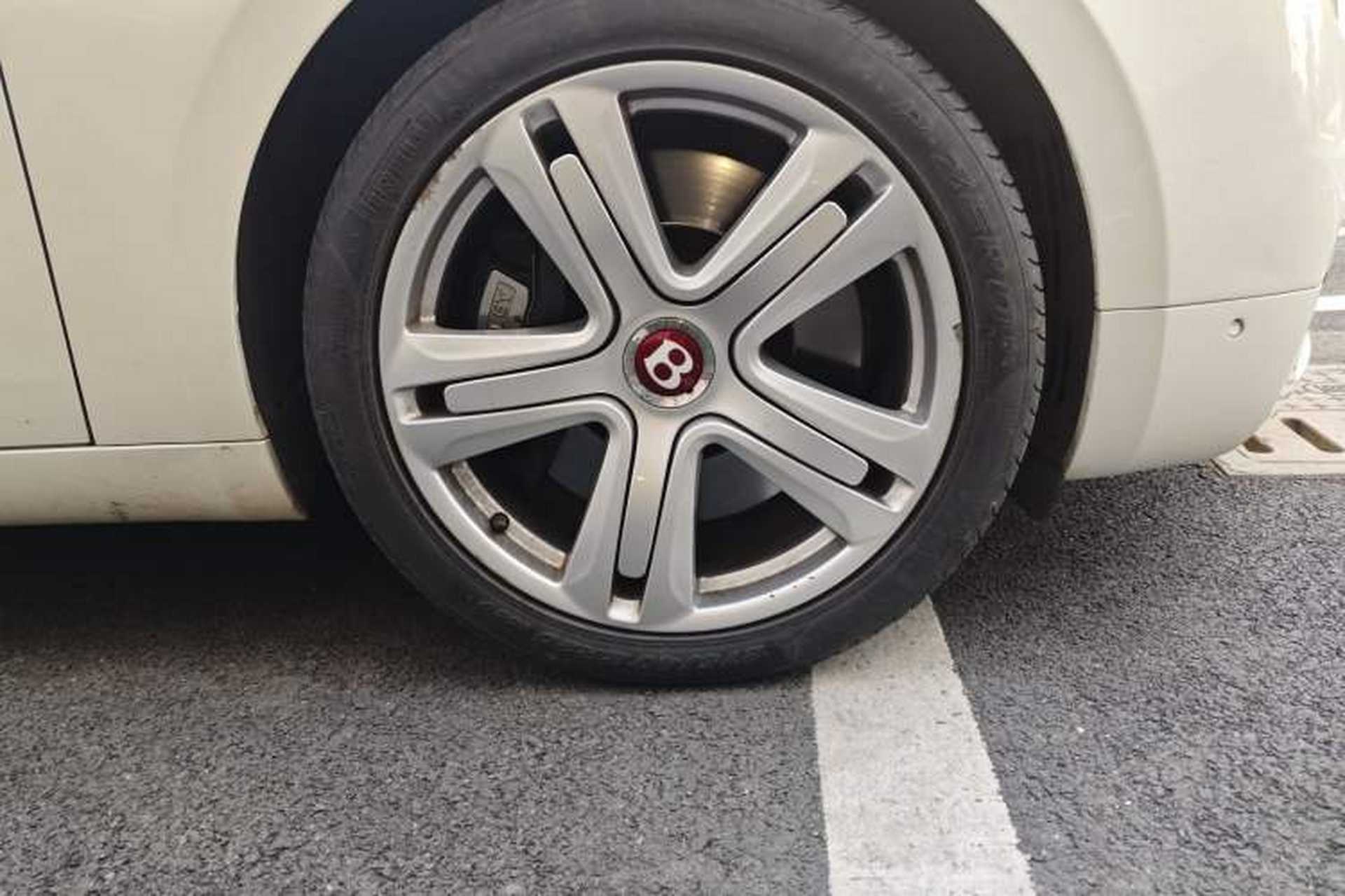 Used Bentley Flying Spur 2015 4.0T V8 Standard Edition Right Front Wheel Hub