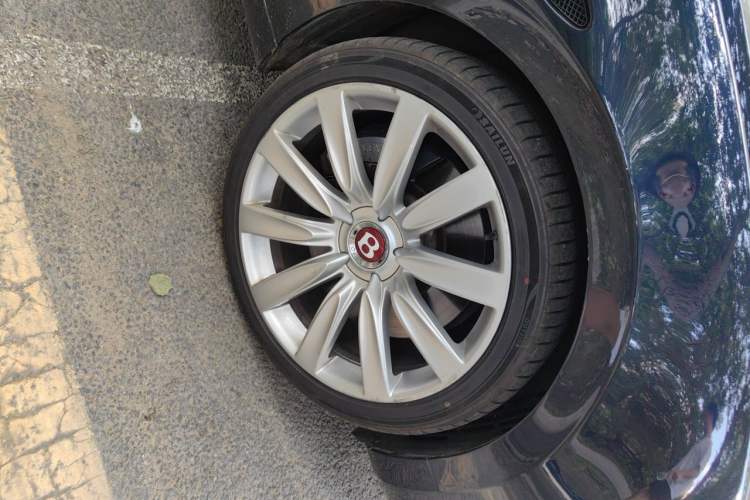 Used Bentley Flying Spur 2016 4.0T V8 Standard Edition Right Front Wheel Hub