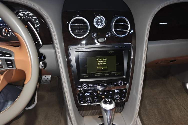 Used Bentley Flying Spur 2016 4.0T V8 Standard Edition Audio And AC Panel