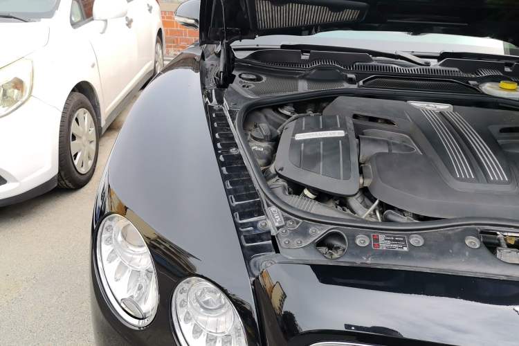 Used Bentley Flying Spur 2017 4.0T V8 Standard Edition Engine Bay Right