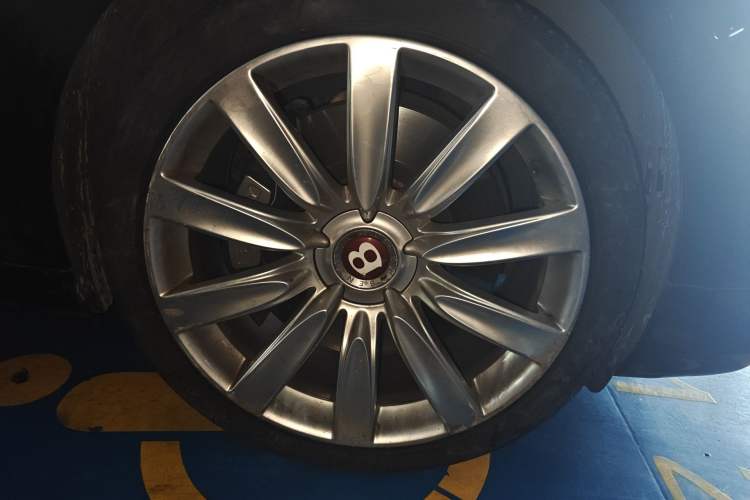 Used Bentley Flying Spur 2017 4.0T V8 Standard Edition Right Front Wheel Hub