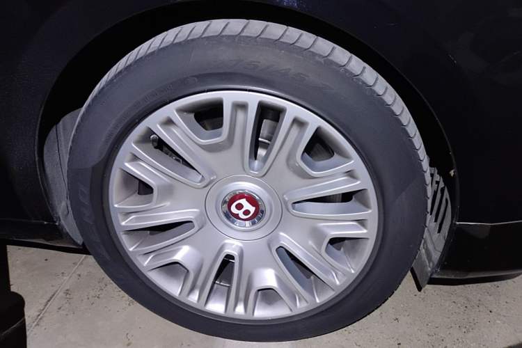 Used Bentley Flying Spur 2017 4.0T V8 Standard Edition Right Front Wheel Hub
