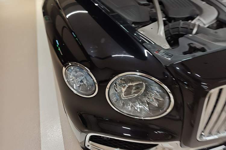 Used Bentley Flying Spur 2020 6.0T W12 Standard Edition Right Front Headlight