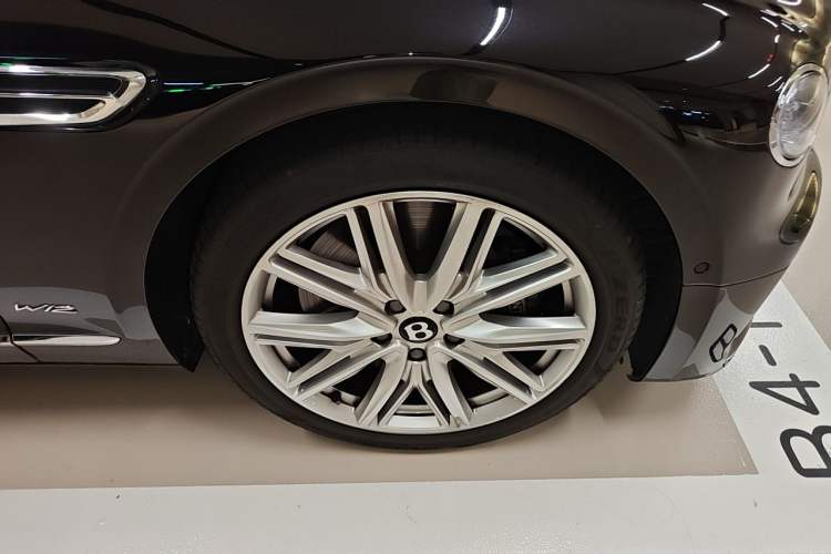 Used Bentley Flying Spur 2020 6.0T W12 Standard Edition Right Front Wheel Hub