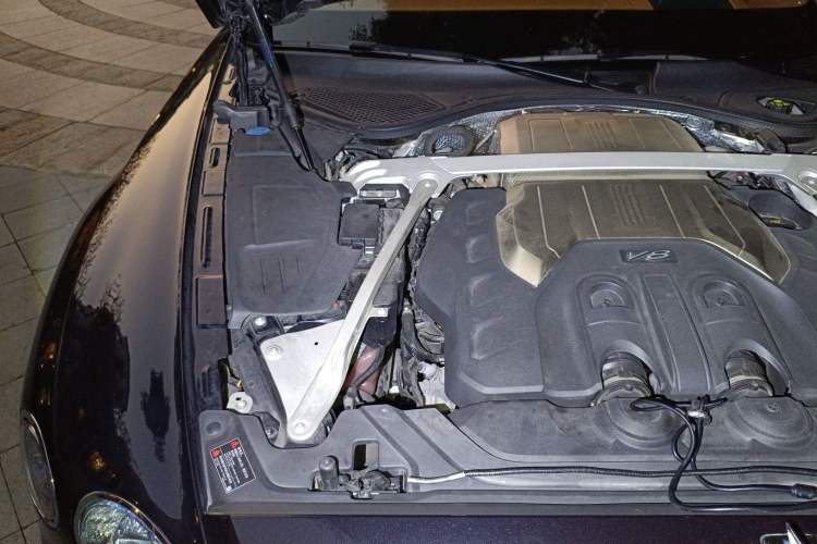 Used Bentley Flying Spur 2021 4.0T V8 Standard Edition Engine Bay Right