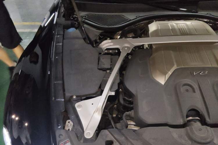 Used Bentley Flying Spur 2021 4.0T V8 Standard Edition Engine Bay Right