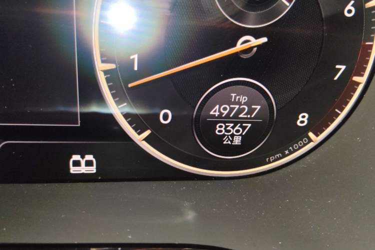 Used Bentley Flying Spur 2021 4.0T V8 Standard Edition Odometer Close Up