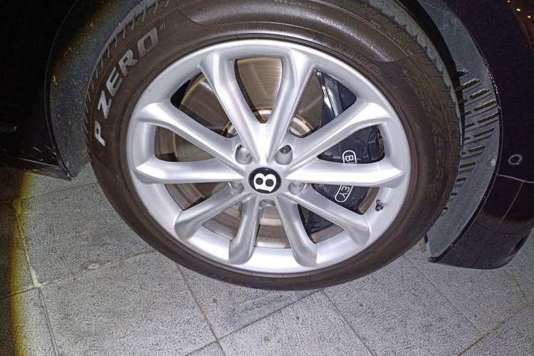 Used Bentley Flying Spur 2021 4.0T V8 Standard Edition Right Front Wheel Hub
