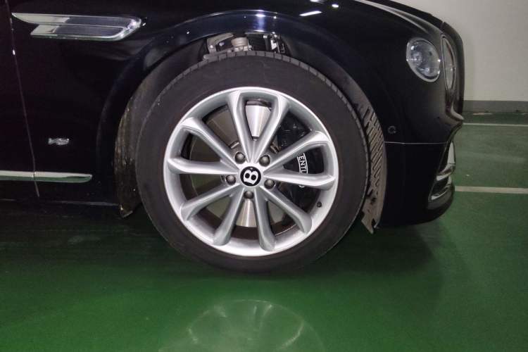 Used Bentley Flying Spur 2021 4.0T V8 Standard Edition Right Front Wheel Hub