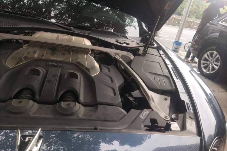 Used Bentley Flying Spur 2021 4.0T V8 Standard Edition Engine Bay Left