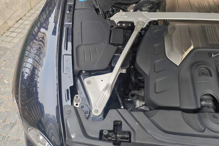 Used Bentley Flying Spur 2021 4.0T V8 Standard Edition Engine Bay Right