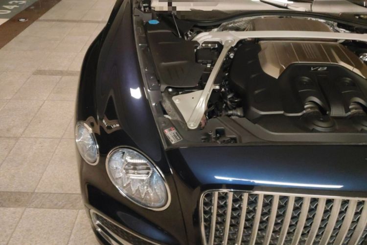 Used Bentley Flying Spur 2021 4.0T V8 Standard Edition Engine Bay Right
