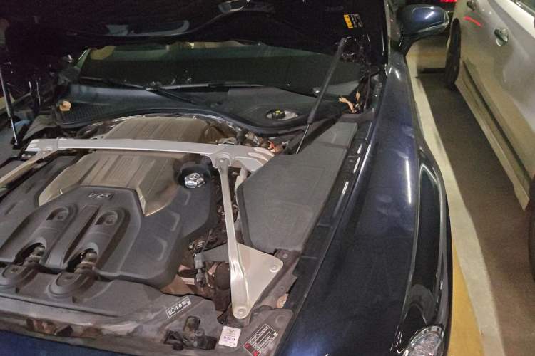 Used Bentley Flying Spur 2021 4.0T V8 Standard Edition Engine Bay Left