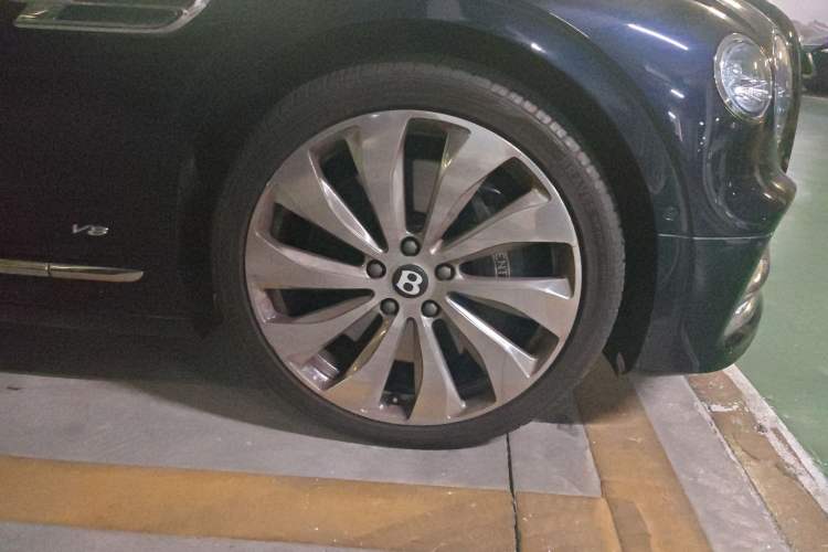Used Bentley Flying Spur 2021 4.0T V8 Standard Edition Right Front Wheel Hub