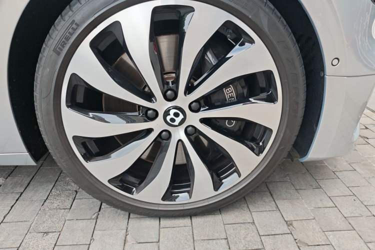 Used Bentley Flying Spur  Right Front Wheel Hub