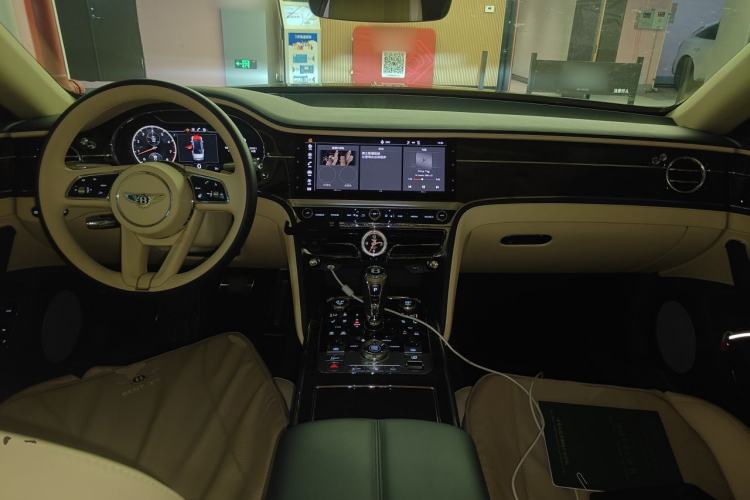Used Bentley Flying Spur 2022 4.0T V8 Standard Edition Center Console