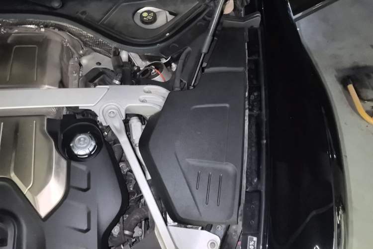 Used Bentley Flying Spur 2022 4.0T V8 Standard Edition Engine Bay Left