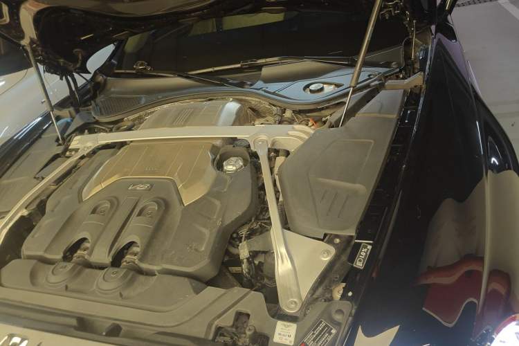 Used Bentley Flying Spur 2022 4.0T V8 Standard Edition Engine Bay Left