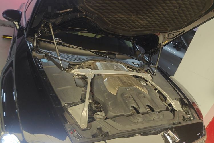 Used Bentley Flying Spur 2022 4.0T V8 Standard Edition Engine Bay Right