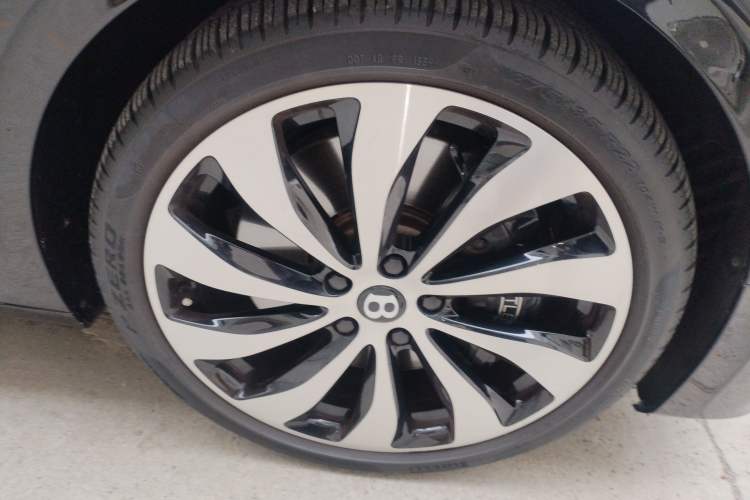 Used Bentley Flying Spur 2022 4.0T V8 Mulliner Right Front Wheel Hub