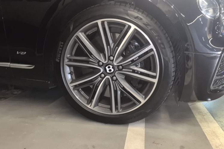 Used Bentley Flying Spur 2022 4.0T V8 Standard Edition Right Front Wheel Hub