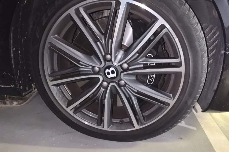 Used Bentley Flying Spur 2022 4.0T V8 Standard Edition Right Front Wheel Hub