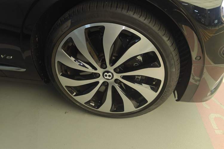 Used Bentley Flying Spur 2022 4.0T V8 Standard Edition Right Front Wheel Hub