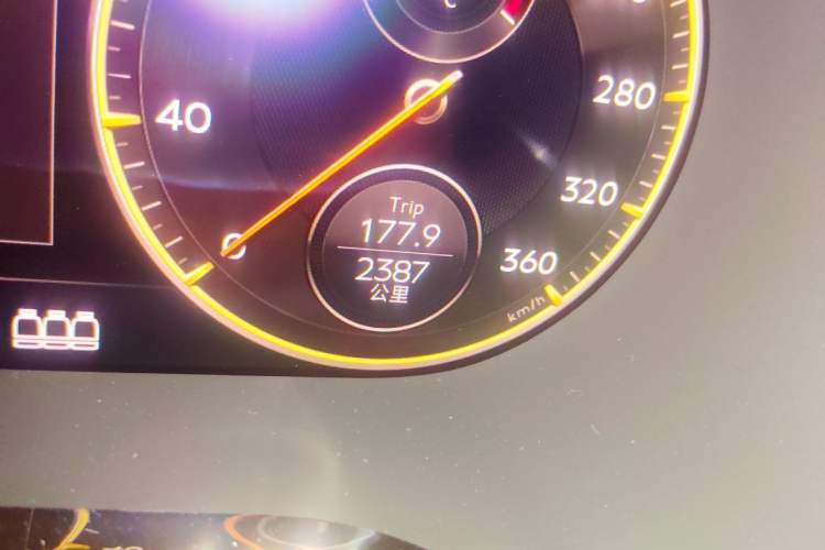 Used Bentley Flying Spur 2023 4.0T V8 S Odometer Close Up