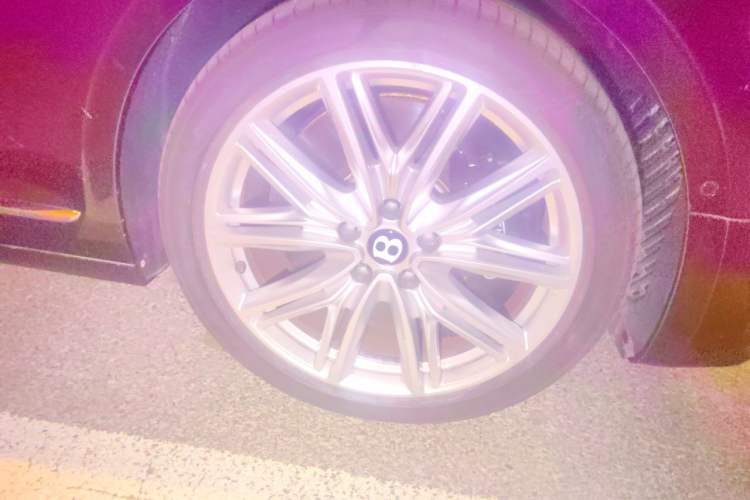 Used Bentley Flying Spur 2023 4.0T V8 S Right Front Wheel Hub