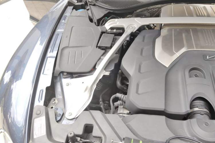Used Bentley Flying Spur 2023 4.0T V8 S Engine Bay Right