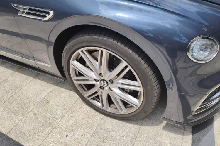 Used Bentley Flying Spur 2023 4.0T V8 S Right Front Wheel Hub