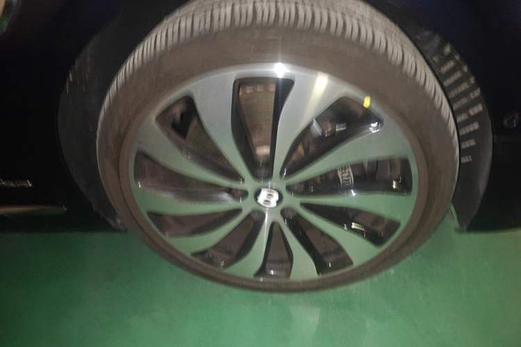 Used Bentley Flying Spur 2024 4.0T V8 Yado Edition Right Front Wheel Hub