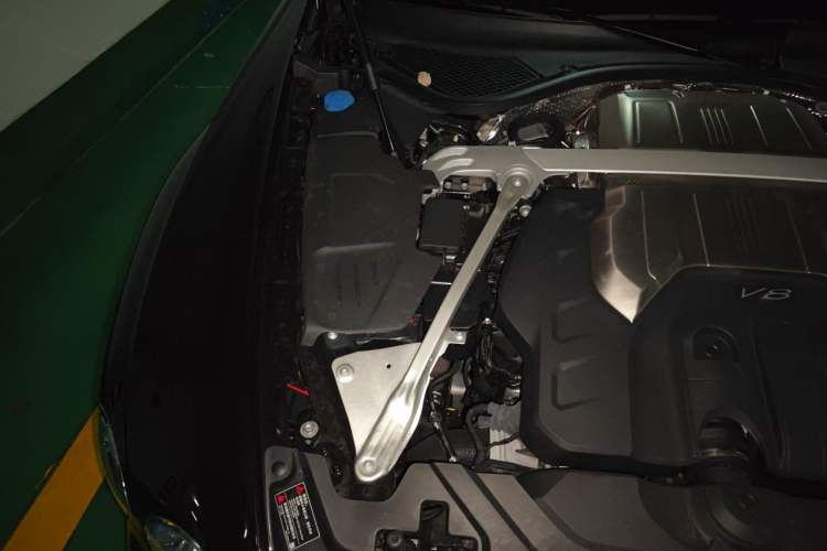 Used Bentley Flying Spur  Engine Bay Right