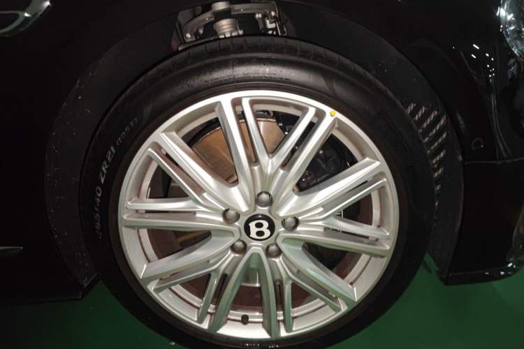 Used Bentley Flying Spur  Right Front Wheel Hub