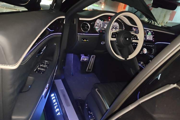 Used Bentley Flying Spur Plug-in Hybrid 2022 2.9T V6 Hybrid Driver Seat