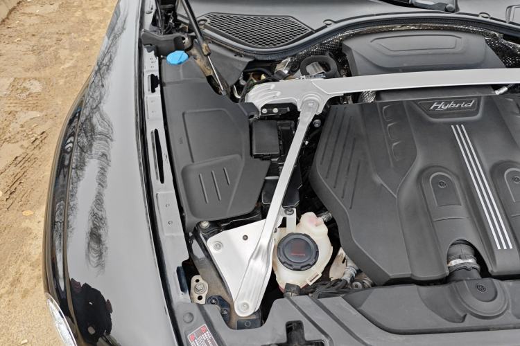 Used Bentley Flying Spur Plug-in Hybrid 2022 2.9T V6 Hybrid Mulliner Engine Bay Right