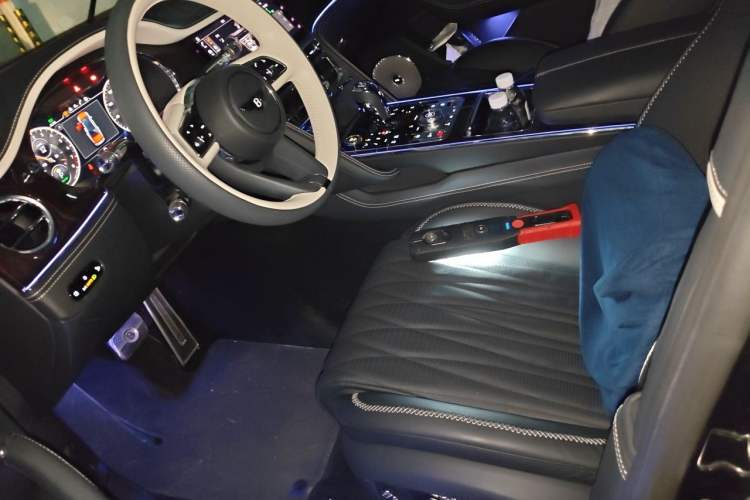 Used Bentley Flying Spur Plug-in Hybrid 2022 2.9T V6 Hybrid Left Front Seat