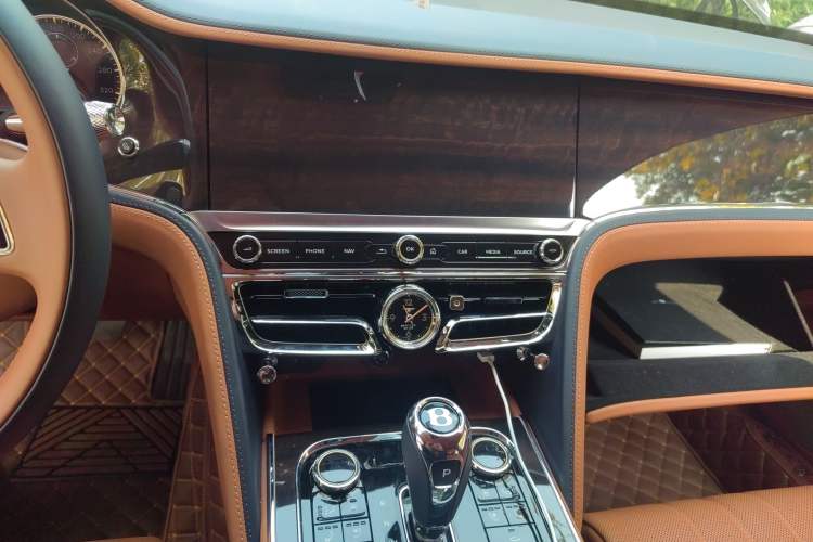 Used Bentley Flying Spur Plug-in Hybrid 2022 2.9T V6 Hybrid Audio And AC Panel