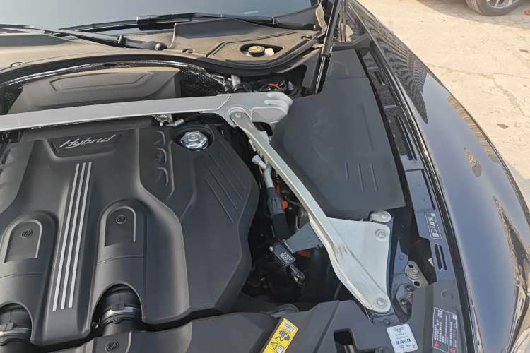 Used Bentley Flying Spur Plug-in Hybrid 2022 2.9T V6 Hybrid Engine Bay Left
